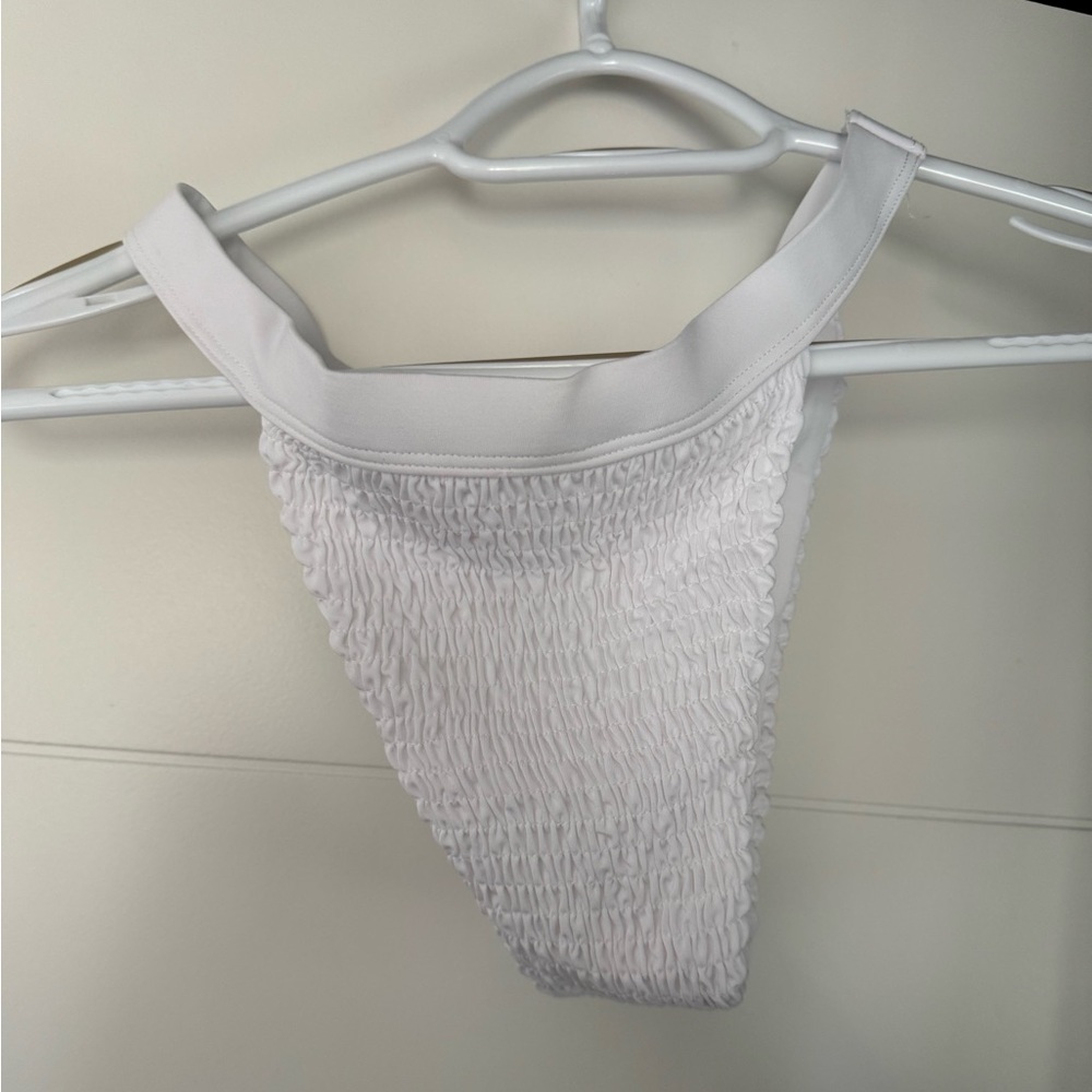 Fyn & Fia white bathing suit bottoms